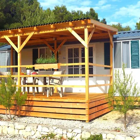 مكان تخييم Mobilehome Adams Glamping - Camp Adriatic