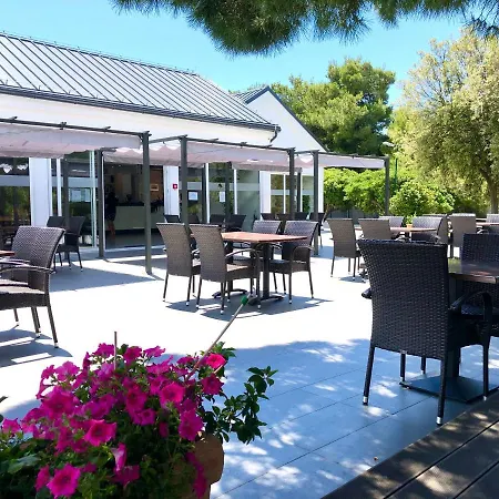 مكان تخييم Mobilehome Adams Glamping - Camp Adriatic