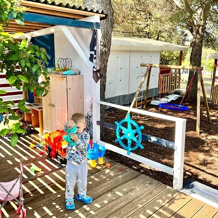 Mobilehome Adams Glamping - Camp Adriatic مكان تخييم 3*